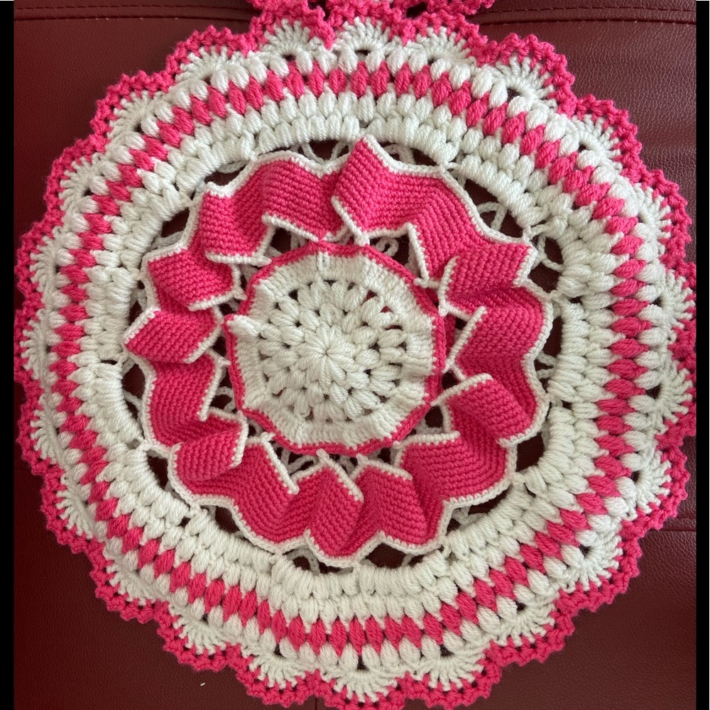 Stunning crochet pillow cases!!